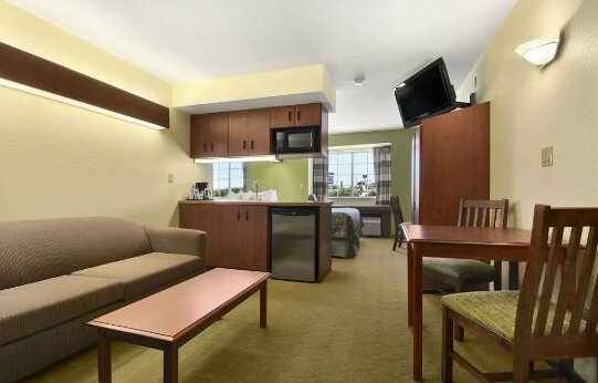 Microtel Inn & Suites by Wyndham San Antonio Airport North - Photo4
