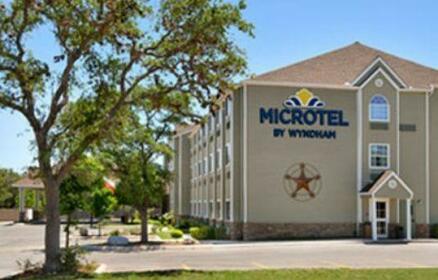 Microtel Inn & Suites by Wyndham San Antonio Airport North