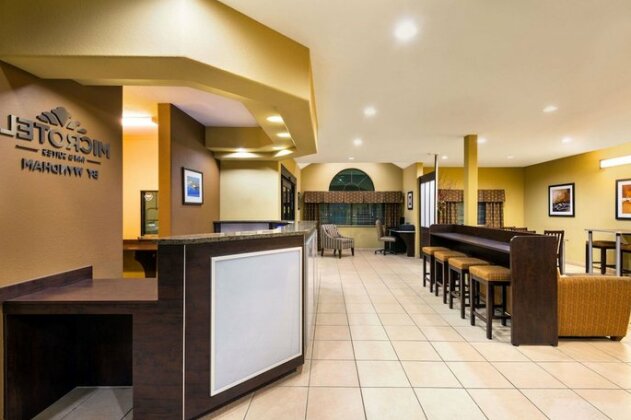 Microtel Inn & Suites by Wyndham SeaWorld/Lackland AFB - Photo3