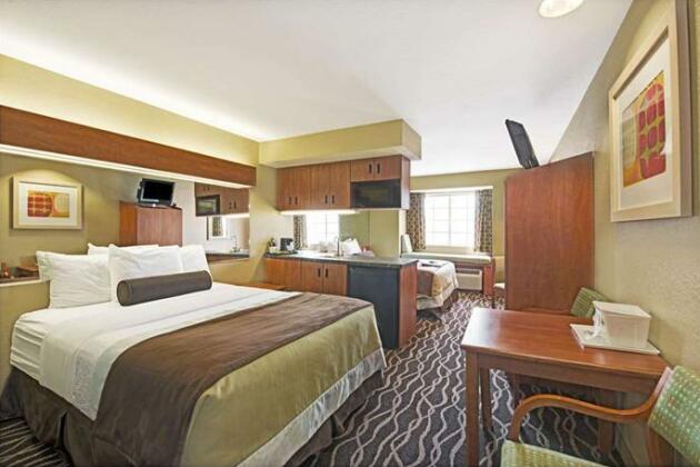 Microtel Inn & Suites Northeast - Photo2