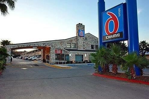 Motel 6 San Antonio Downtown - Market Square - Photo2