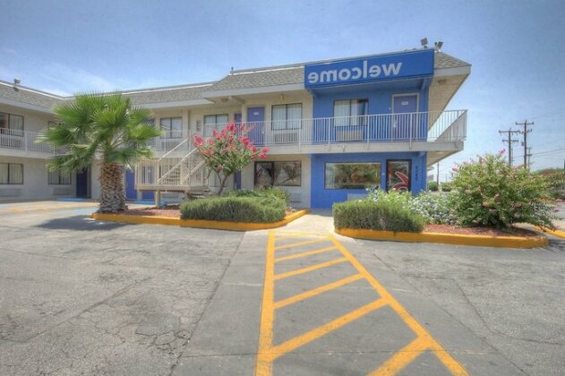 Motel 6 San Antonio - Ft Sam Houston - Photo2