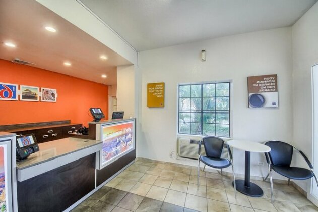 Motel 6 San Antonio Northwest - Medical Center - Photo2