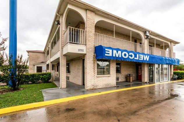 Motel 6 San Antonio - Splashtown