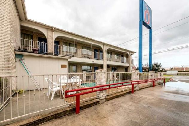 Motel 6 San Antonio - Splashtown - Photo5