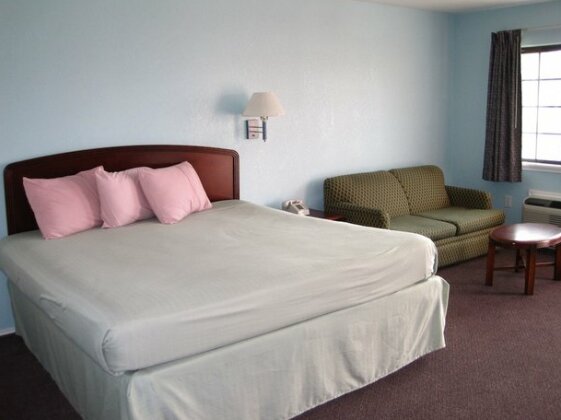 Pinn Road Inn and Suites - Photo5