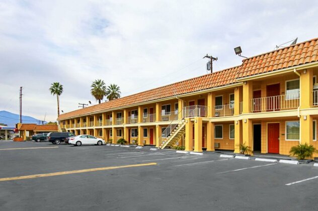 Econo Lodge San Bernardino I-215 - Photo4