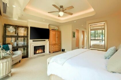 101 - La Jolla Village Oceanfront Three-Bedroom Holiday Home