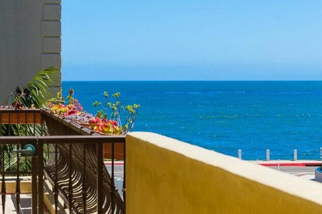 225 - Luxurious Windansea Beach Vacation Condo Three-Bedroom Apartment