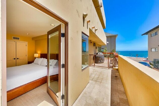 225 - Luxurious Windansea Beach Vacation Condo Three-Bedroom Apartment - Photo4