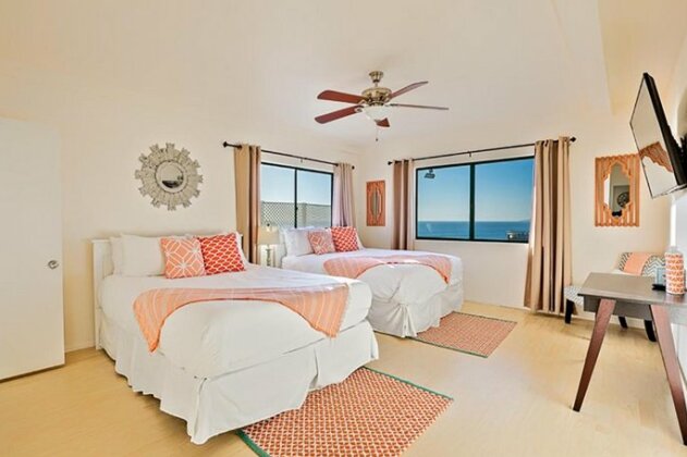 417 - Oceanfront Escape Ten-Bedroom Holiday Home - Photo4