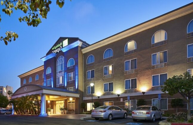 Holiday Inn Express & Suites San Diego-Sorrento Valley - Photo2