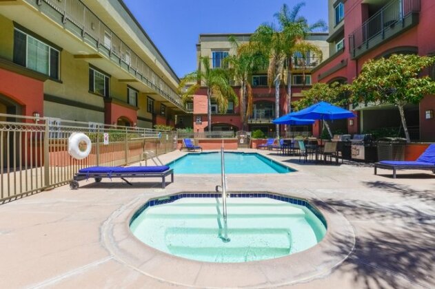 Pelicanstay in Downtown San Diego - Photo2