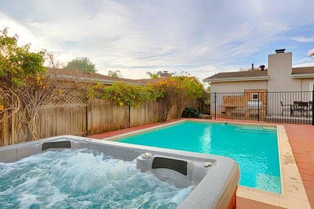 Three Bedroom Poolside in Pacific Beach - Photo2