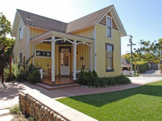 Yellow Cottage 484