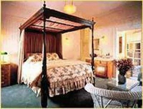 Edward II Inn and Suites - Photo4
