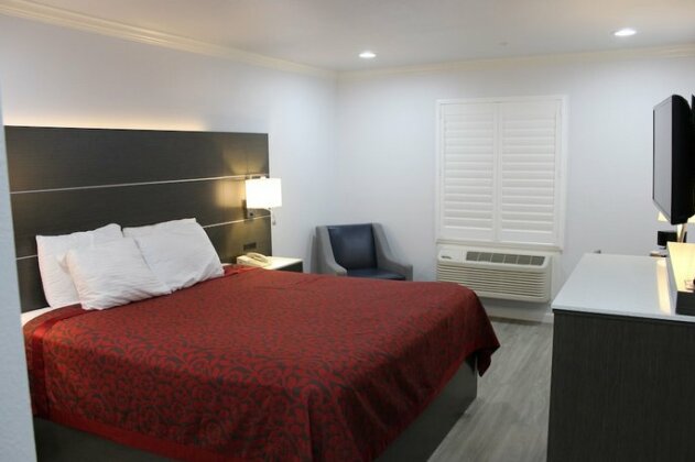 Mirage Inn and Suites - Photo5