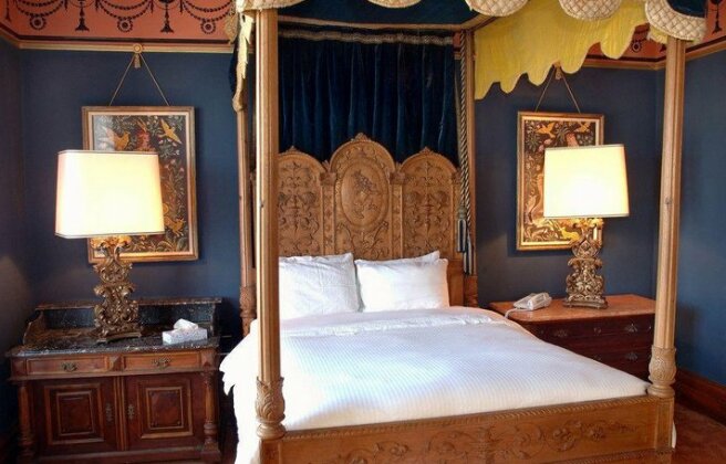 The Chateau Tivoli Bed & Breakfast - Photo3