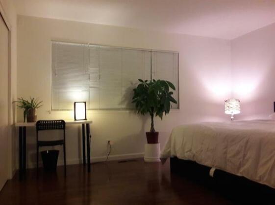 Remodeled Private Room with Shared Bathroom - Photo5