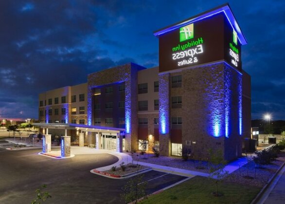 Holiday Inn Express & Suites - San Marcos South