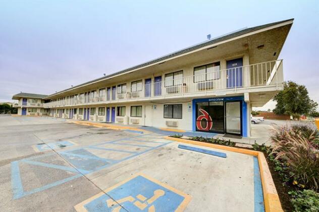 Motel 6 San Marcos - Photo2
