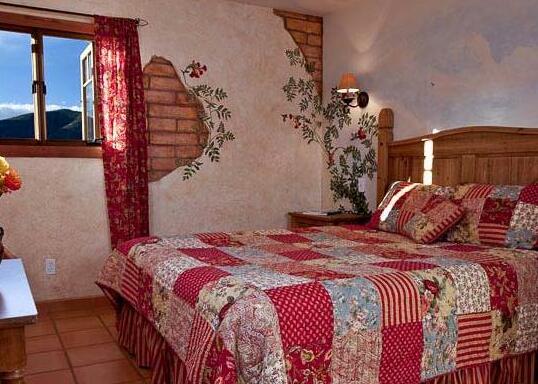 Sunglow Guest Ranch Resort - Photo4