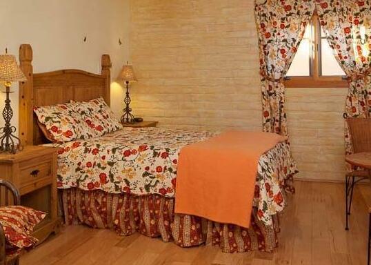 Sunglow Guest Ranch Resort - Photo5
