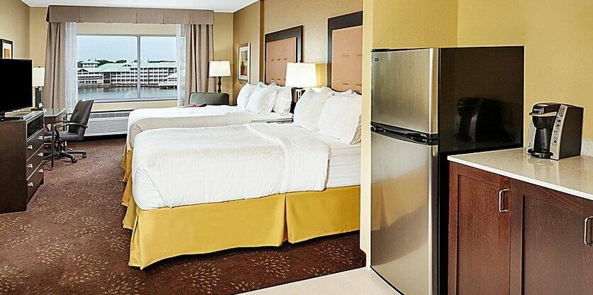 Holiday Inn Express & Suites Sandusky - Photo4