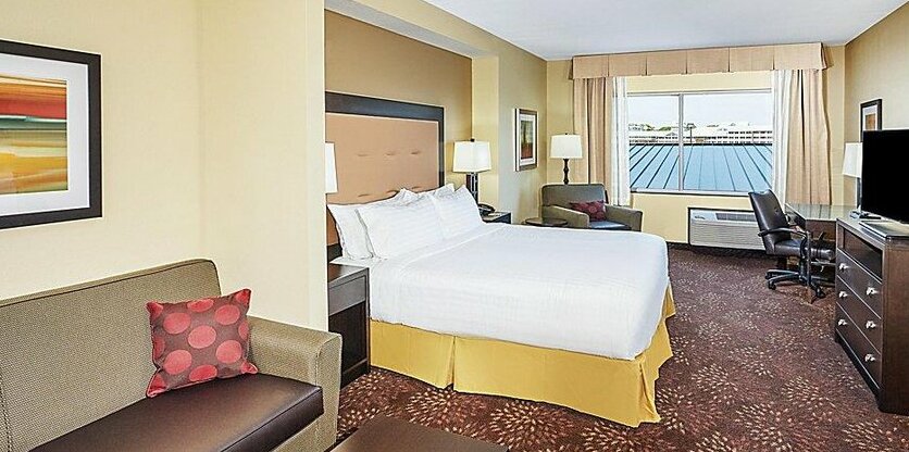 Holiday Inn Express & Suites Sandusky - Photo5