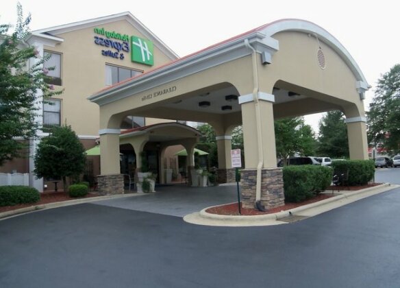 Holiday Inn Express Hotel & Suites Sanford - Photo2
