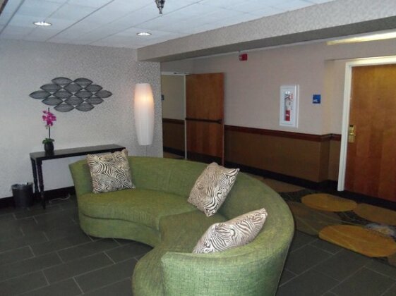 Holiday Inn Express Hotel & Suites Sanford - Photo4
