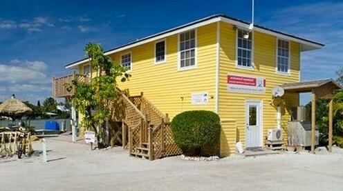 Castaways Beach and Bay Cottages