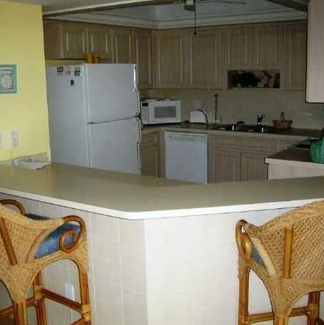 Kings Crown Condominiums - Photo5