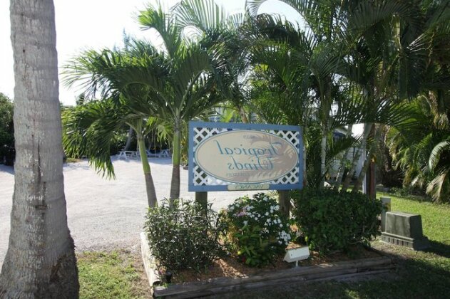 Tropical Winds Beachfront Motel and Cottages - Photo2
