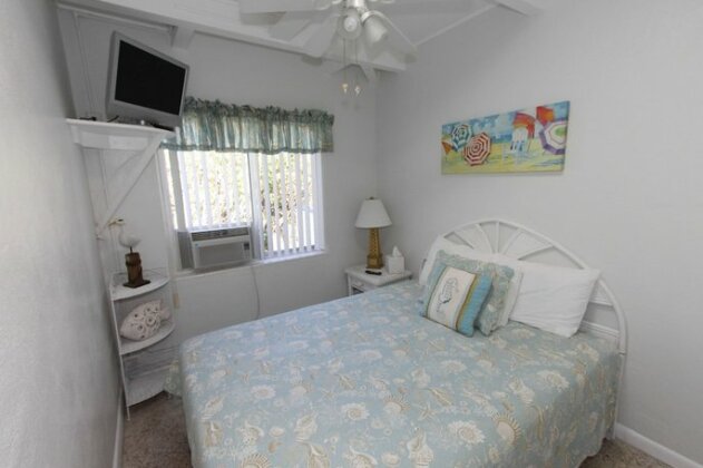 Tropical Winds Beachfront Motel and Cottages - Photo3
