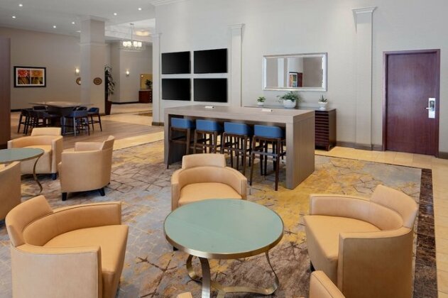 DoubleTree by Hilton Orange County Airport - Photo2