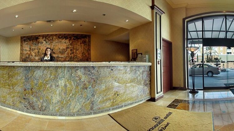 DoubleTree by Hilton Orange County Airport - Photo3