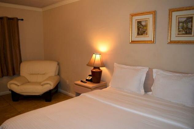 Guest Inn & Suites - Photo2