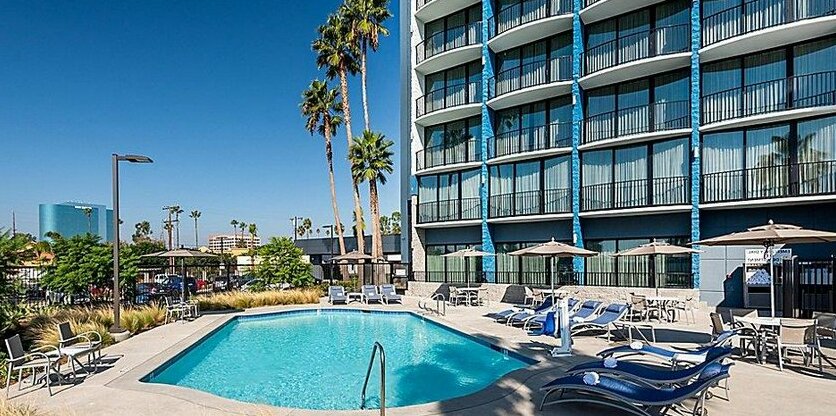 Holiday Inn Express & Suites Santa Ana - Orange County - Photo2