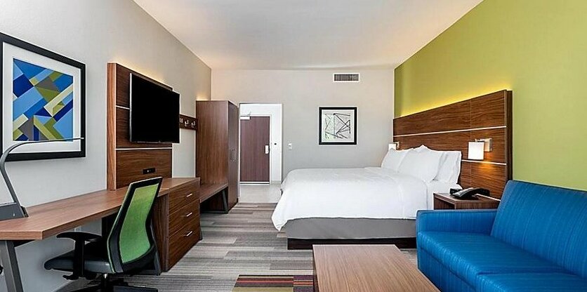 Holiday Inn Express & Suites Santa Ana - Orange County - Photo4