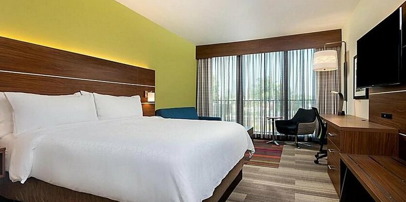 Holiday Inn Express & Suites Santa Ana - Orange County - Photo5