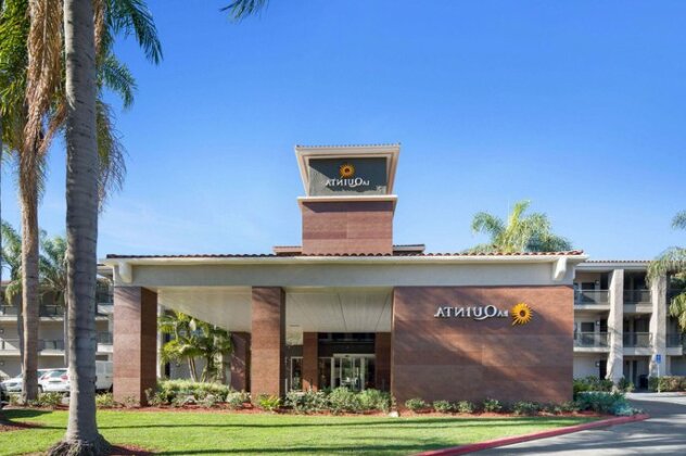 La Quinta Inn & Suites Orange County Airport - Photo3