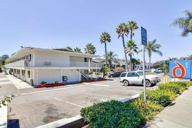 Motel 6 Santa Barbara-State - Photo2