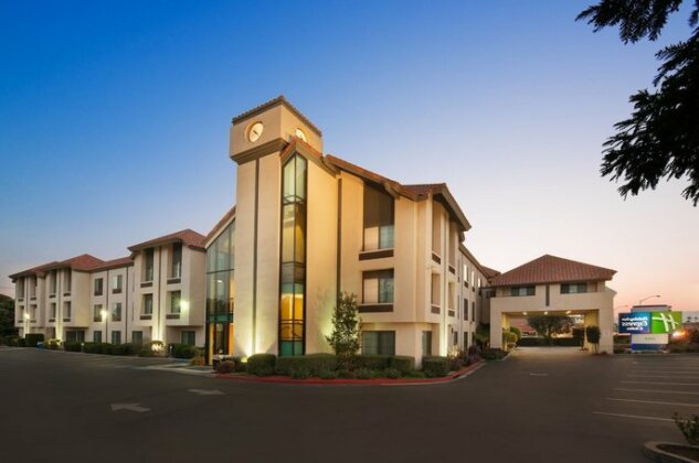 Holiday Inn Express Hotel & Suites Santa Clara - Silicon Valley - Photo2