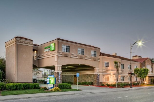 Holiday Inn Express Hotel & Suites Santa Clara - Photo2