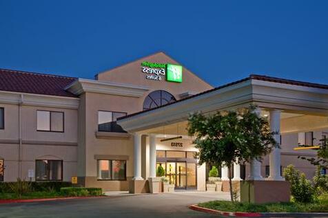 Holiday Inn Express Hotel & Suites Santa Clarita - Photo2