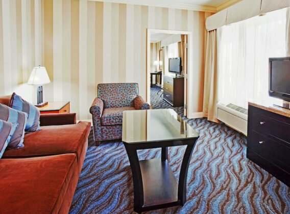 Holiday Inn Express Hotel & Suites Santa Cruz - Photo5