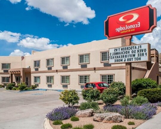 Econo Lodge Inn & Suites Santa Fe - Photo2
