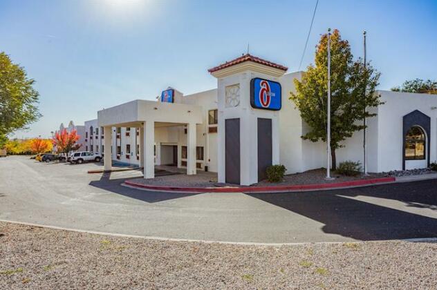 Motel 6 Santa Fe Central - Photo4