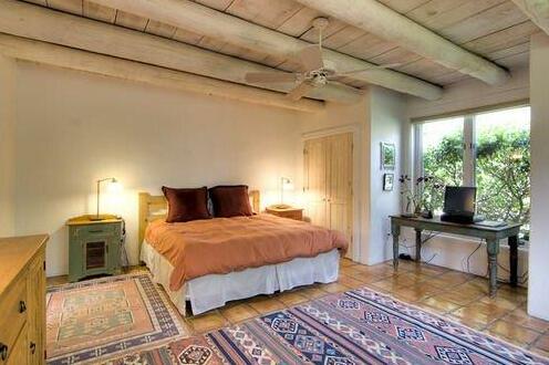 Old Santa Fe Trail Contemporary Two-bedroom Holiday Home - Photo3